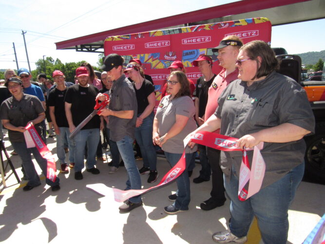Moundsville Sheetz Opens To A Large Crowd